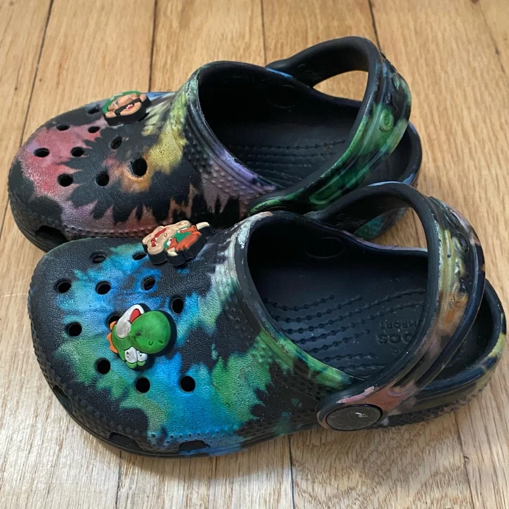 Crocs Clogs Kids Sz 7 Tie Dye Unisex Sandals Mario Jibbits Slip On Colorful Fun